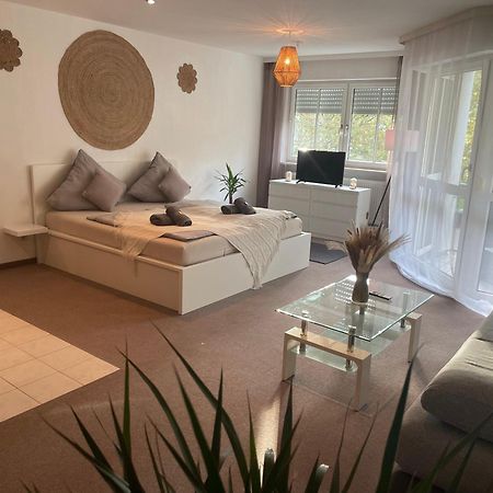 Kingsize Bett Boho Apartment Mit Tiefgarage Naehe Salzburg Freilassing Exterior foto