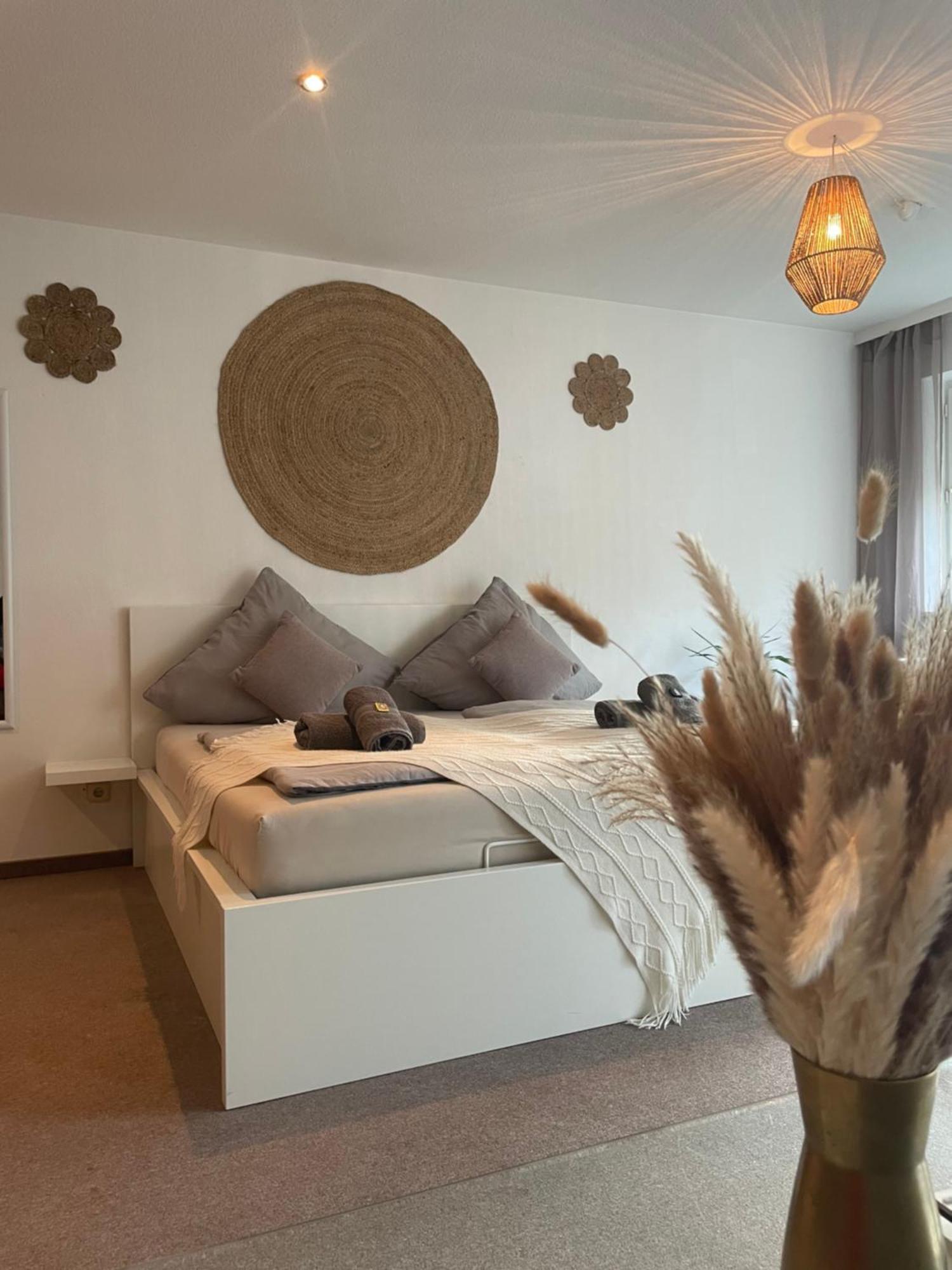 Kingsize Bett Boho Apartment Mit Tiefgarage Naehe Salzburg Freilassing Exterior foto