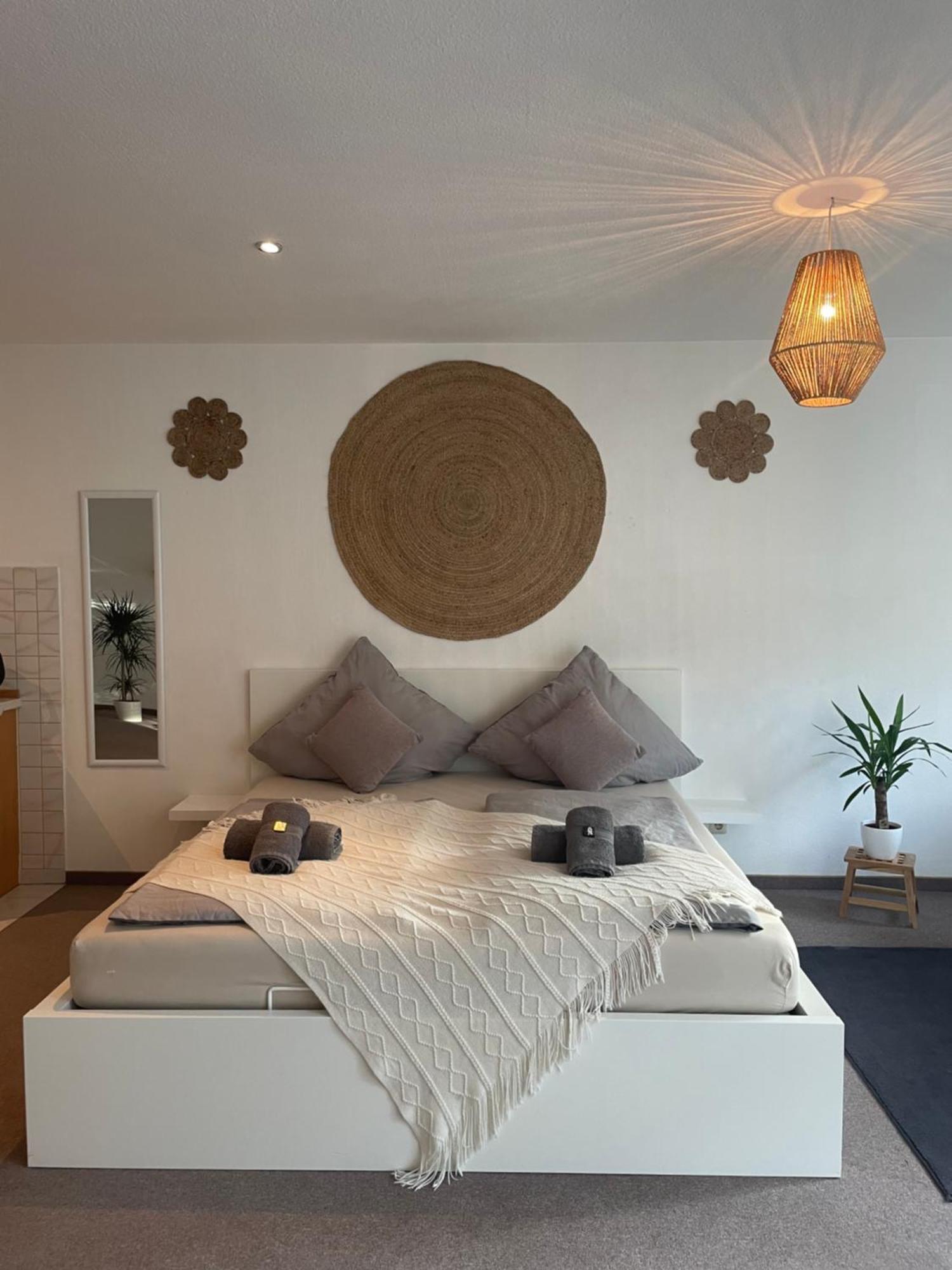 Kingsize Bett Boho Apartment Mit Tiefgarage Naehe Salzburg Freilassing Exterior foto